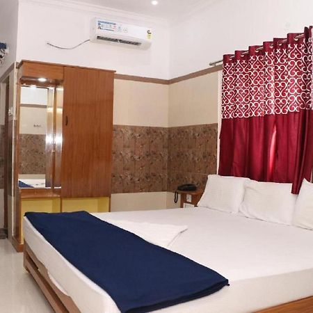 Saravanas Lodge Tiruchchendūr Екстериор снимка