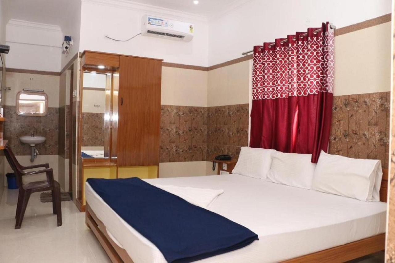 Saravanas Lodge Tiruchchendūr Екстериор снимка