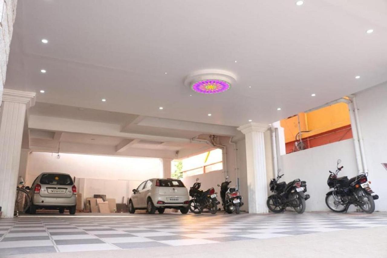 Saravanas Lodge Tiruchchendūr Екстериор снимка