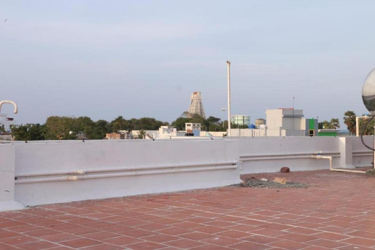 Saravanas Lodge Tiruchchendūr Екстериор снимка