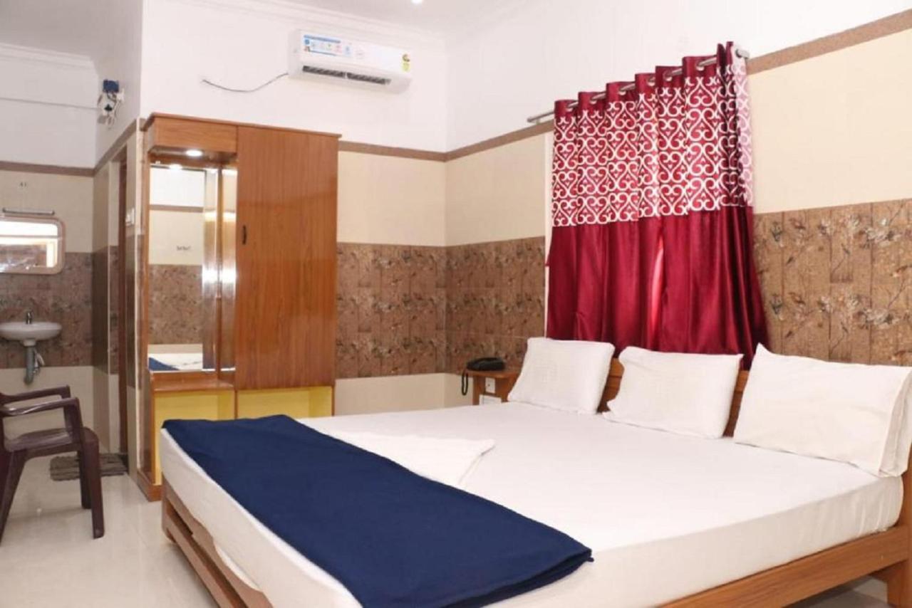 Saravanas Lodge Tiruchchendūr Екстериор снимка