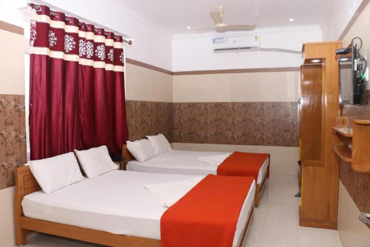 Saravanas Lodge Tiruchchendūr Екстериор снимка