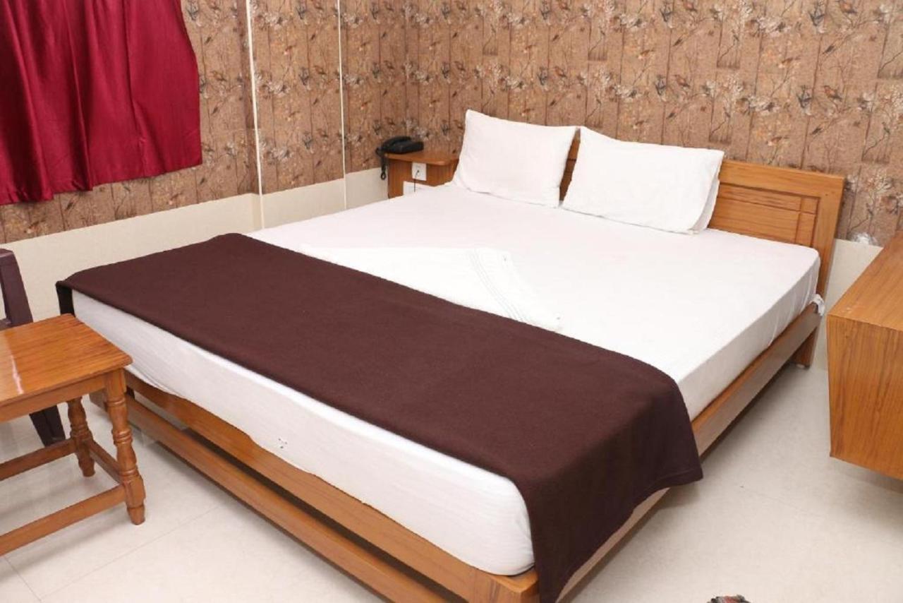 Saravanas Lodge Tiruchchendūr Екстериор снимка