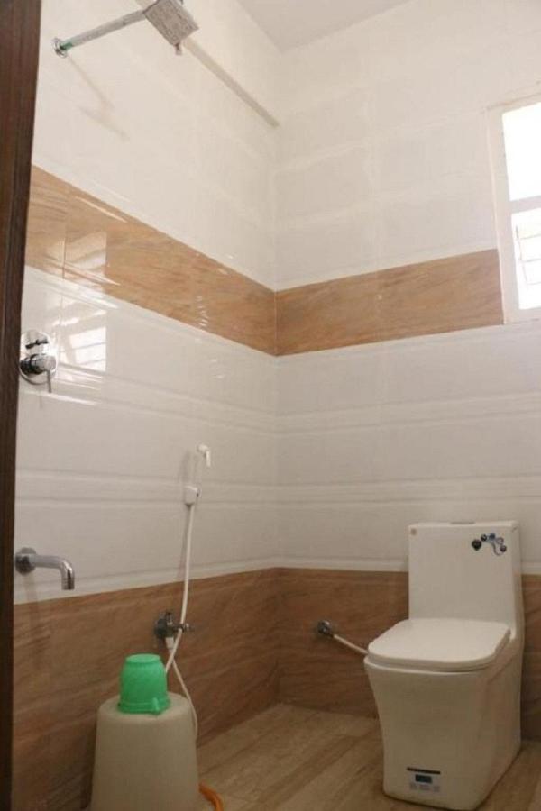Saravanas Lodge Tiruchchendūr Екстериор снимка